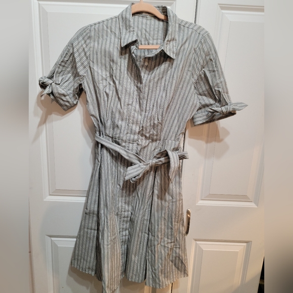 Dress - Picture 2 of 3